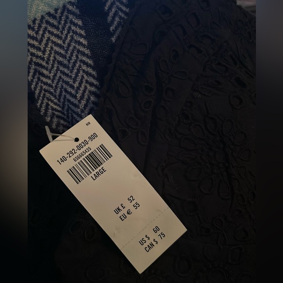 Abercrombie & Fitch Schiffli Set Cropped Tank Top - Picture 8 of 8